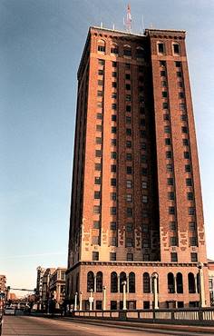 WAUR-FM%2520-%2520Leland%2520Hotel